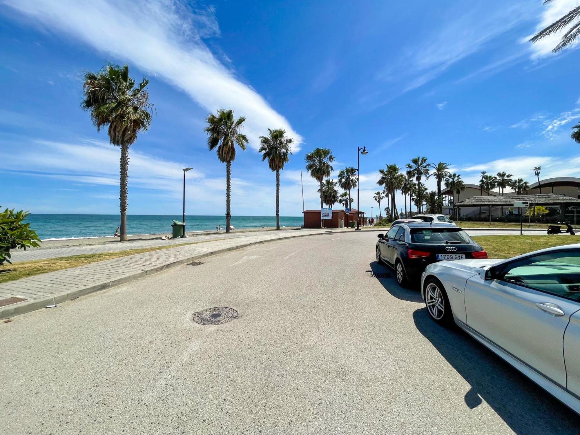 Modern Apartment With Terrace - 2 Min From The Beach Estepona Exterior photo