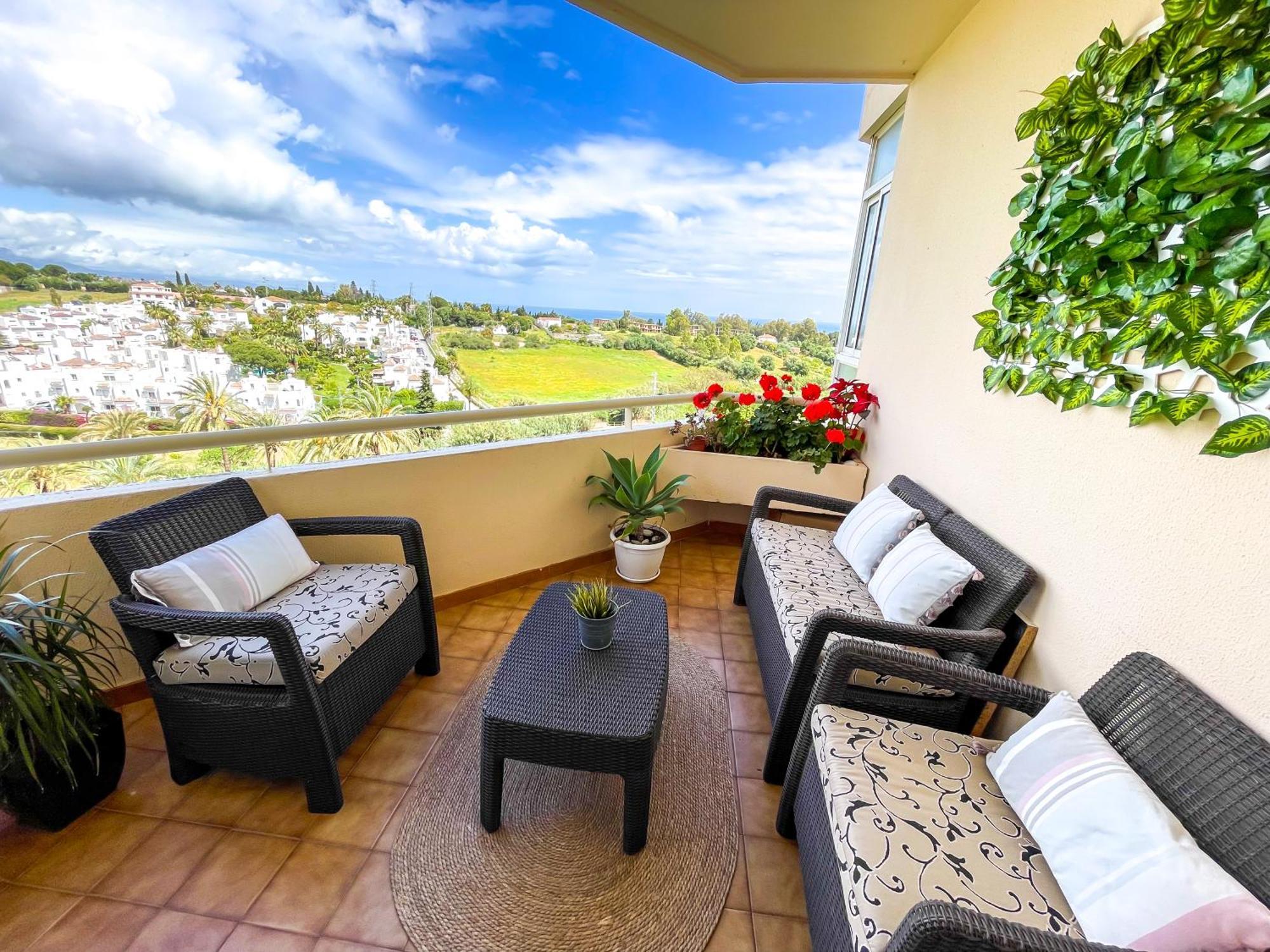 Modern Apartment With Terrace - 2 Min From The Beach Estepona Exterior photo