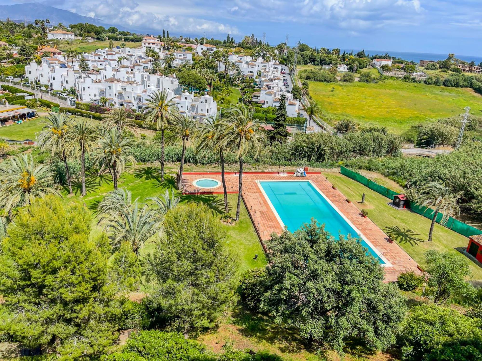 Modern Apartment With Terrace - 2 Min From The Beach Estepona Exterior photo